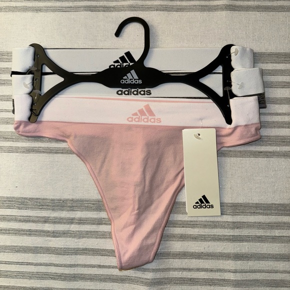 NWT Adidas Women's 3 pack Blend Spandex
THONG Underwear 4A2H96 Size Small - Picture 1 of 4